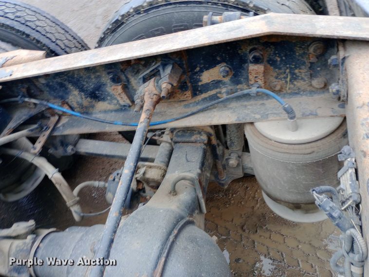 image for item DH1411 2014 Freightliner  Cascadia semi truck