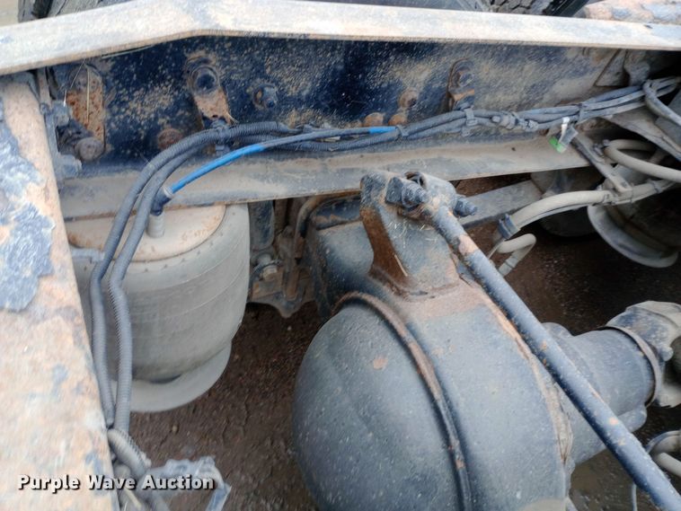 image for item DH1411 2014 Freightliner  Cascadia semi truck