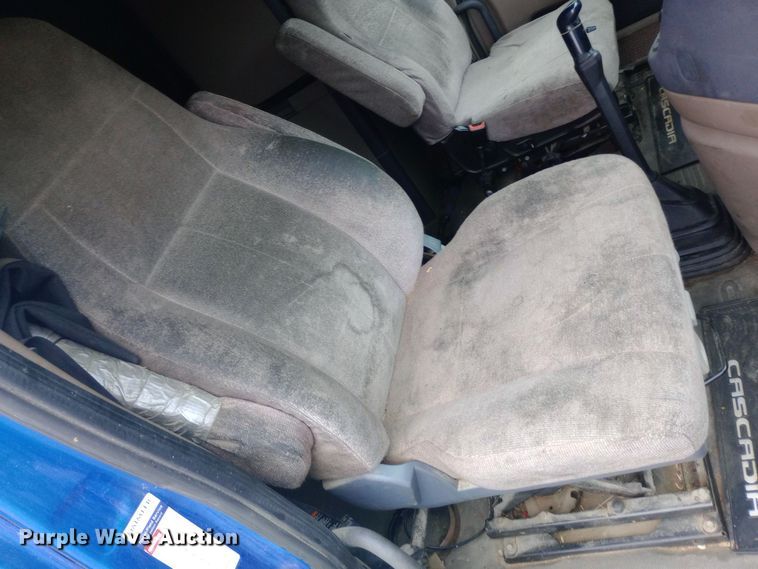 image for item DH1411 2014 Freightliner  Cascadia semi truck