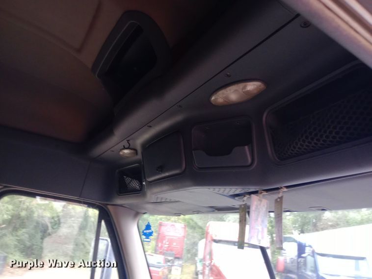 image for item DH1411 2014 Freightliner  Cascadia semi truck