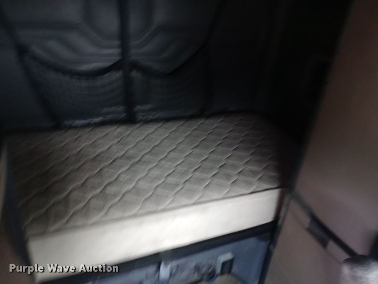 image for item DH1411 2014 Freightliner  Cascadia semi truck