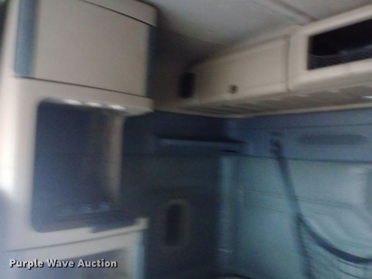 image for item DH1411 2014 Freightliner  Cascadia semi truck