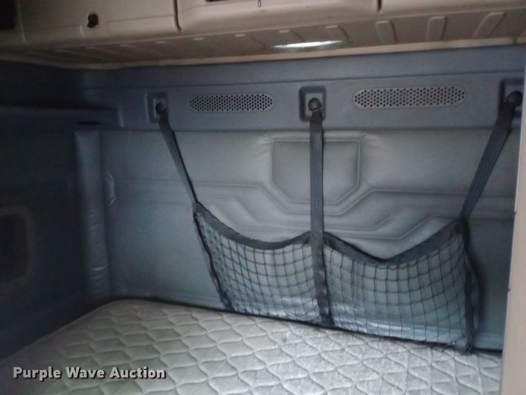 image for item DH1411 2014 Freightliner  Cascadia semi truck