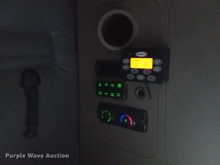 image for item DH1411 2014 Freightliner  Cascadia semi truck