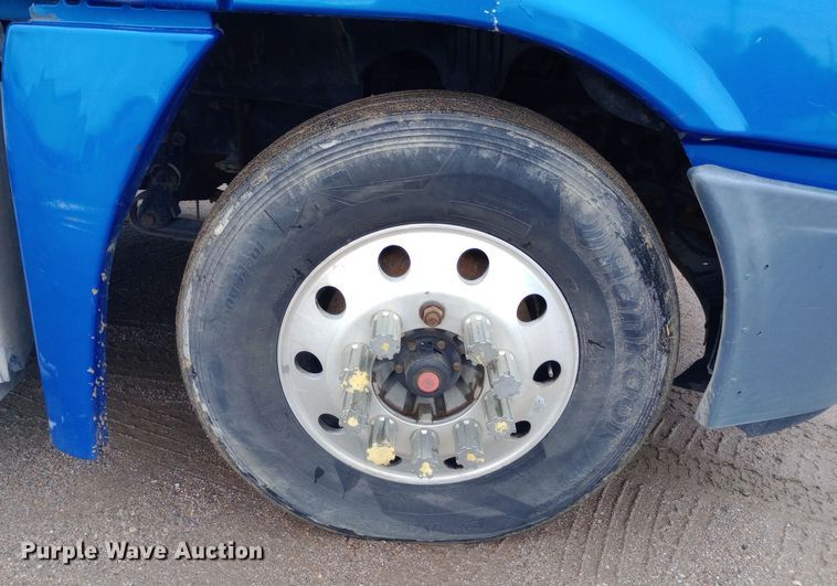 image for item DH1411 2014 Freightliner  Cascadia semi truck