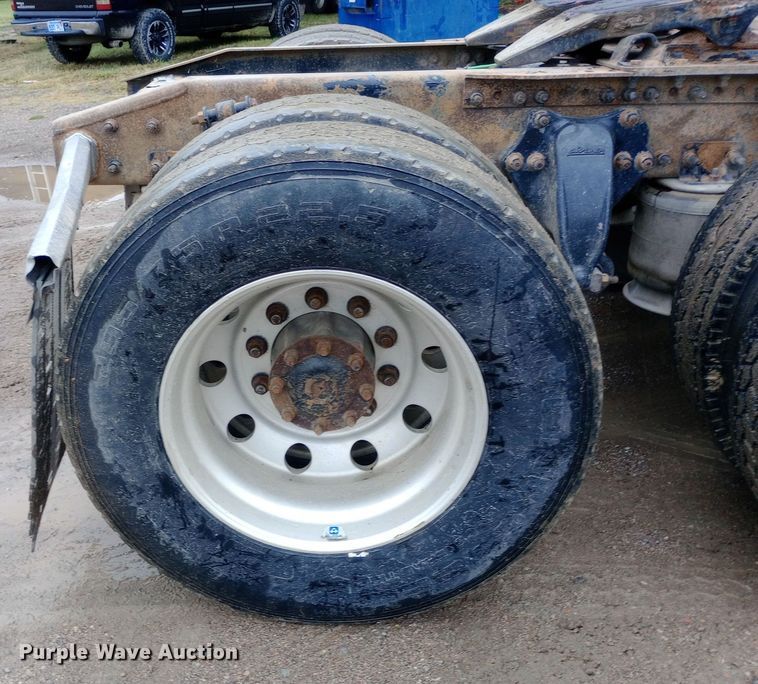 image for item DH1411 2014 Freightliner  Cascadia semi truck