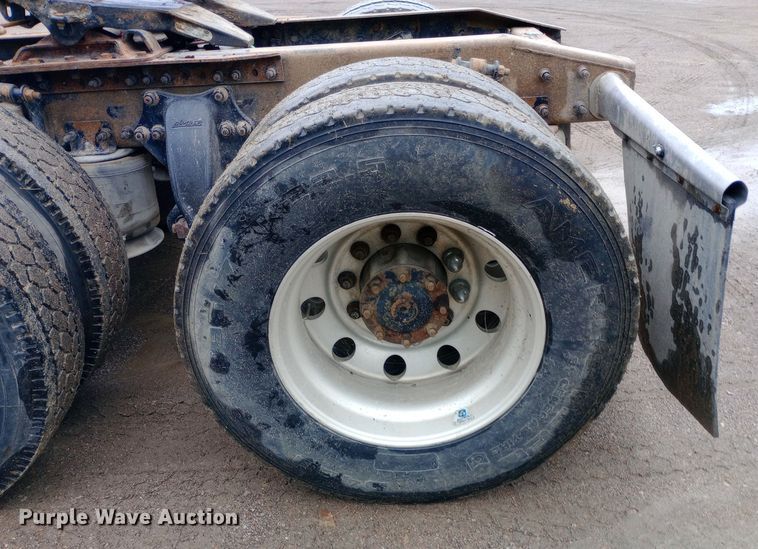 image for item DH1411 2014 Freightliner  Cascadia semi truck