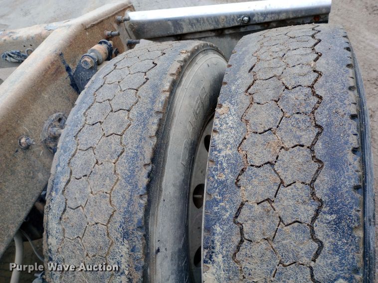 image for item DH1411 2014 Freightliner  Cascadia semi truck