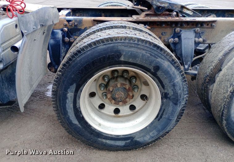 image for item DH1411 2014 Freightliner  Cascadia semi truck