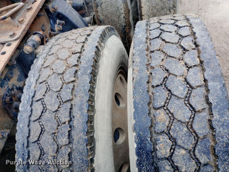 image for item DH1411 2014 Freightliner  Cascadia semi truck