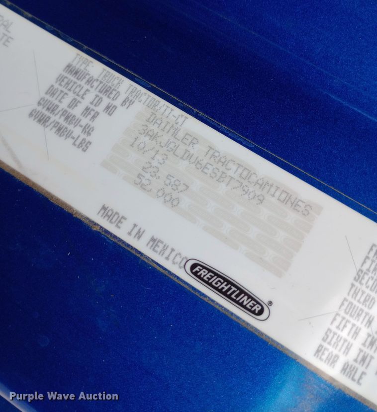 image for item DH1411 2014 Freightliner  Cascadia semi truck