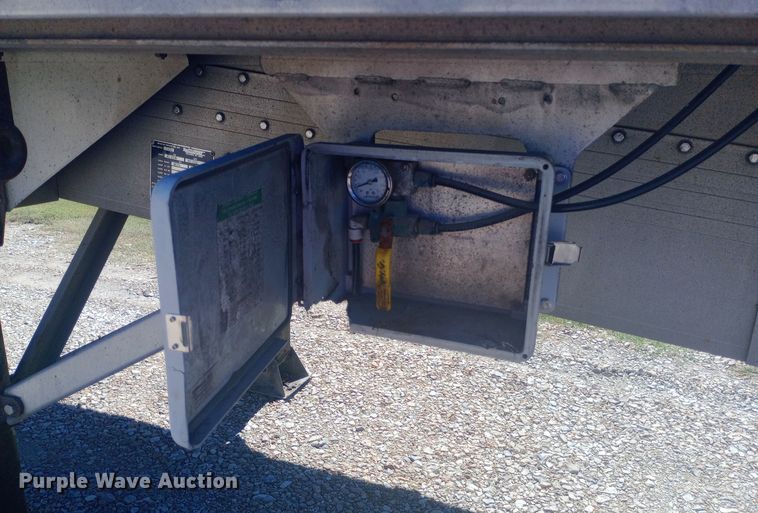 image for item DH1467 2012 Reitnouer Max Miser flatbed trailer