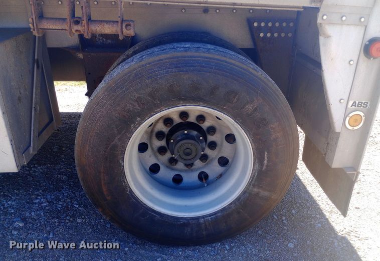 image for item DH1467 2012 Reitnouer Max Miser flatbed trailer