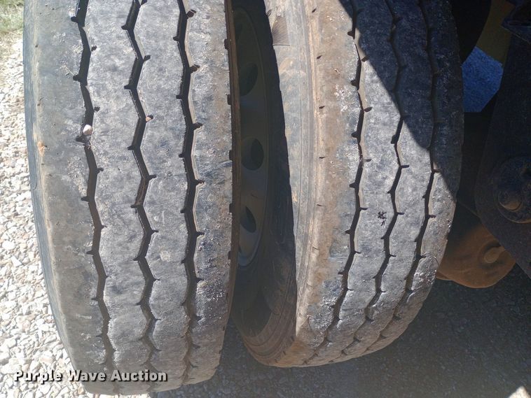 image for item DH1467 2012 Reitnouer Max Miser flatbed trailer