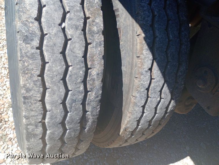 image for item DH1467 2012 Reitnouer Max Miser flatbed trailer