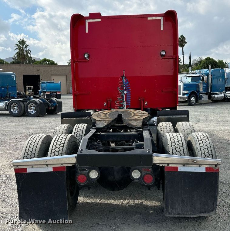 image for item DH8621 2008 Peterbilt 389 semi truck