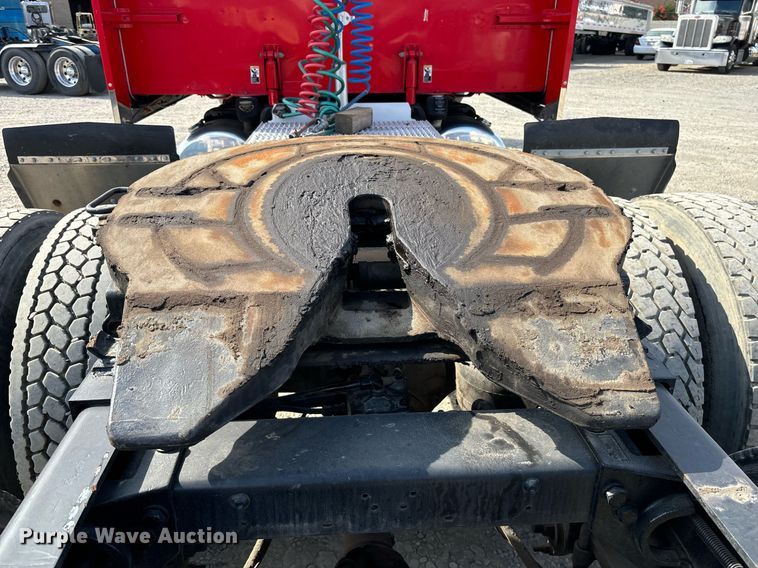 image for item DH8621 2008 Peterbilt 389 semi truck