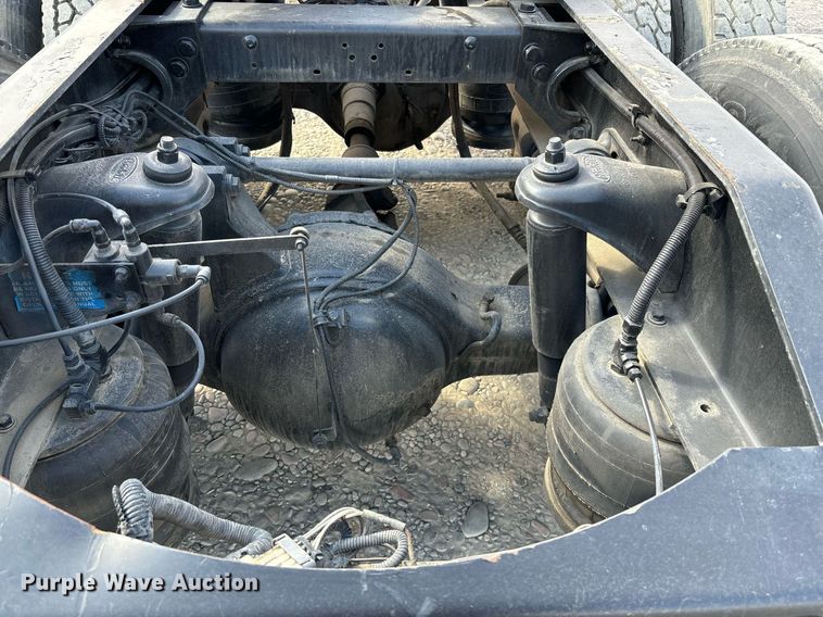 image for item DH8621 2008 Peterbilt 389 semi truck