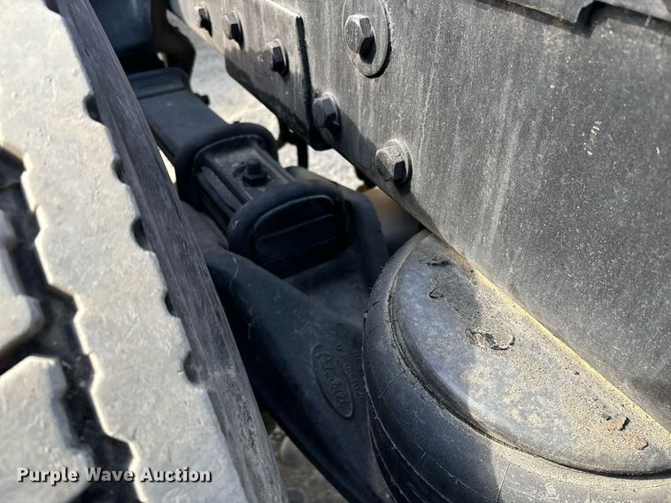 image for item DH8621 2008 Peterbilt 389 semi truck