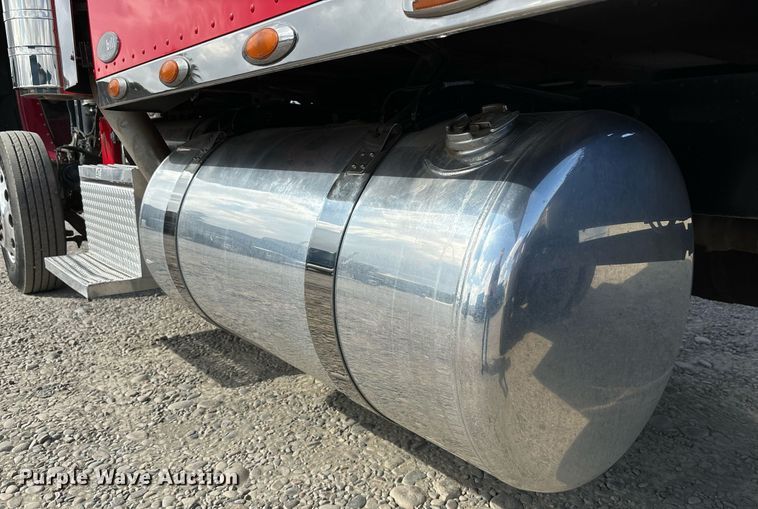 image for item DH8621 2008 Peterbilt 389 semi truck