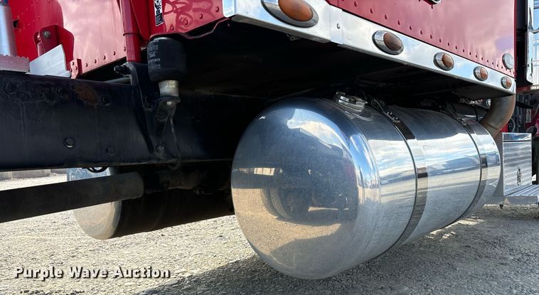 image for item DH8621 2008 Peterbilt 389 semi truck