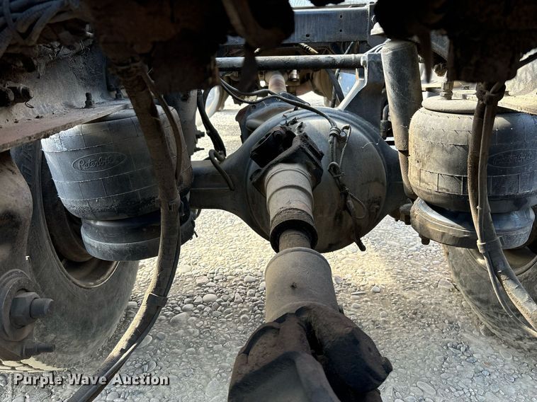 image for item DH8621 2008 Peterbilt 389 semi truck