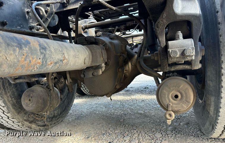 image for item DH8621 2008 Peterbilt 389 semi truck