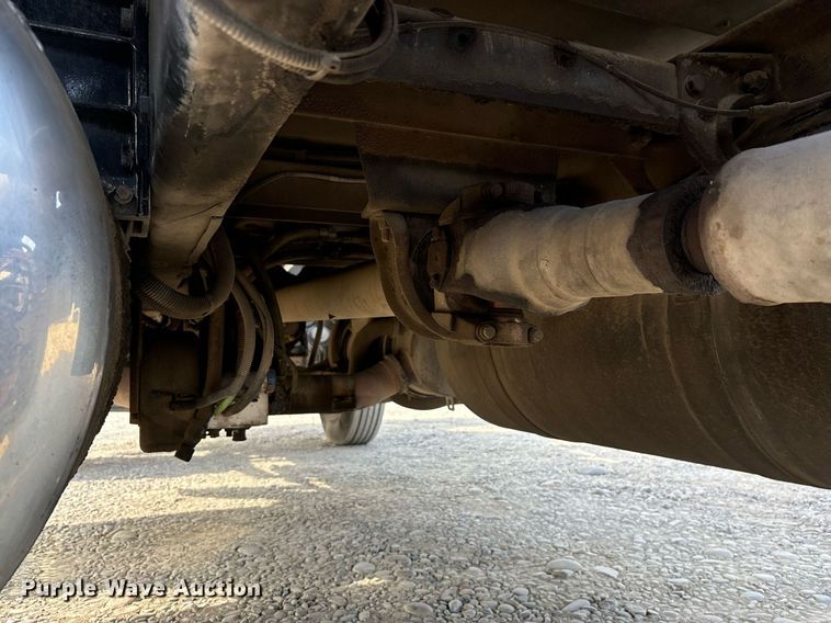 image for item DH8621 2008 Peterbilt 389 semi truck