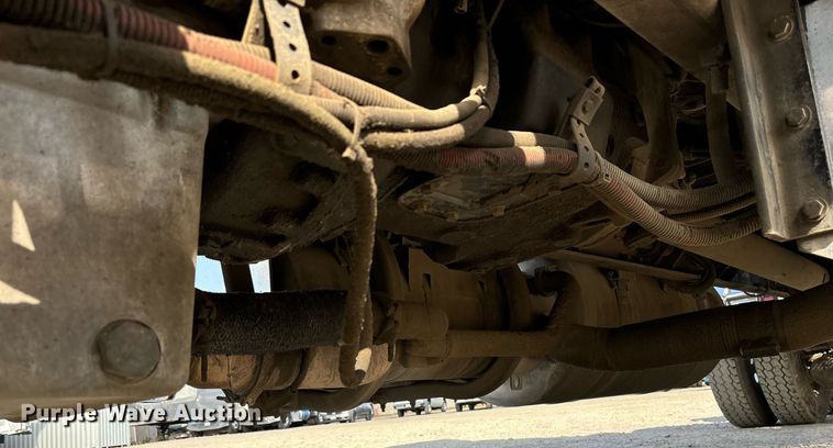 image for item DH8621 2008 Peterbilt 389 semi truck