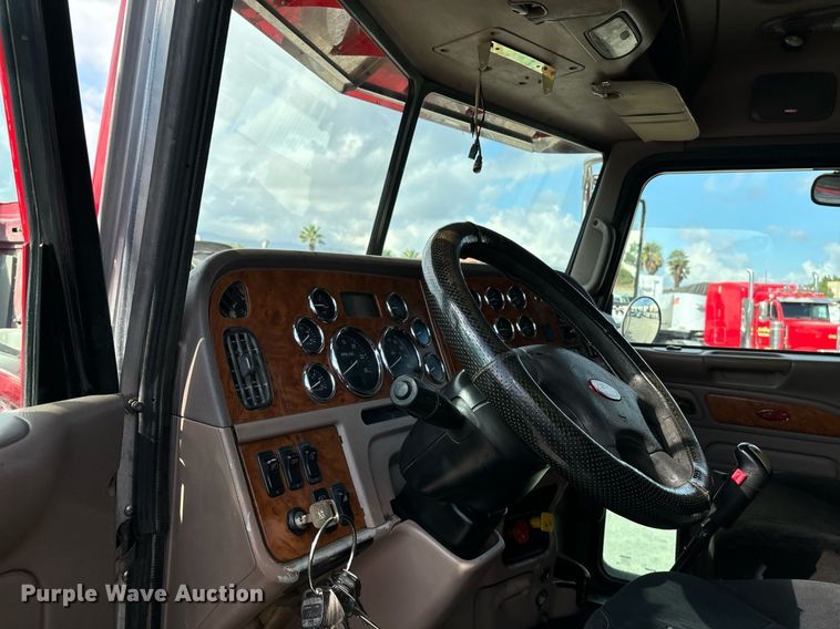image for item DH8621 2008 Peterbilt 389 semi truck