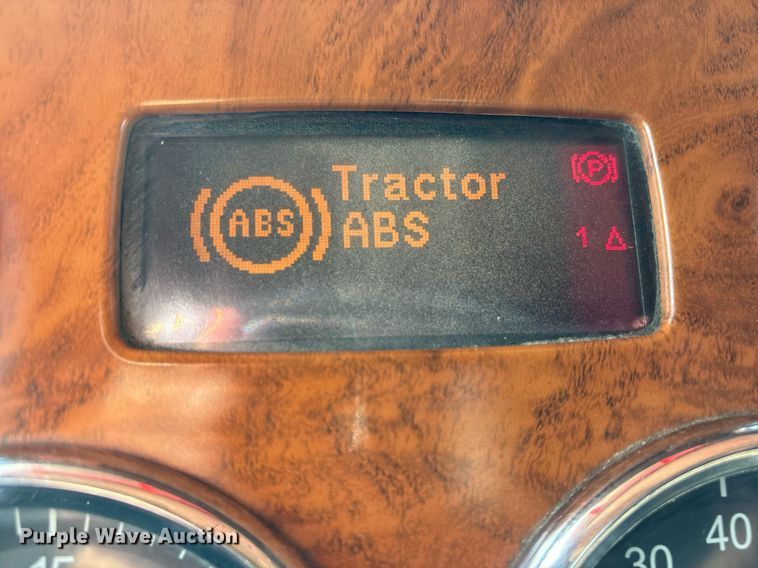 image for item DH8621 2008 Peterbilt 389 semi truck