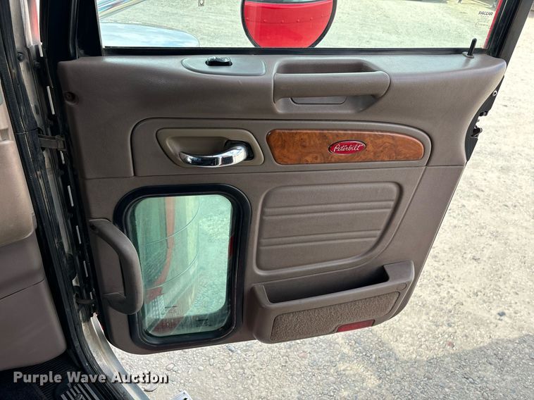 image for item DH8621 2008 Peterbilt 389 semi truck