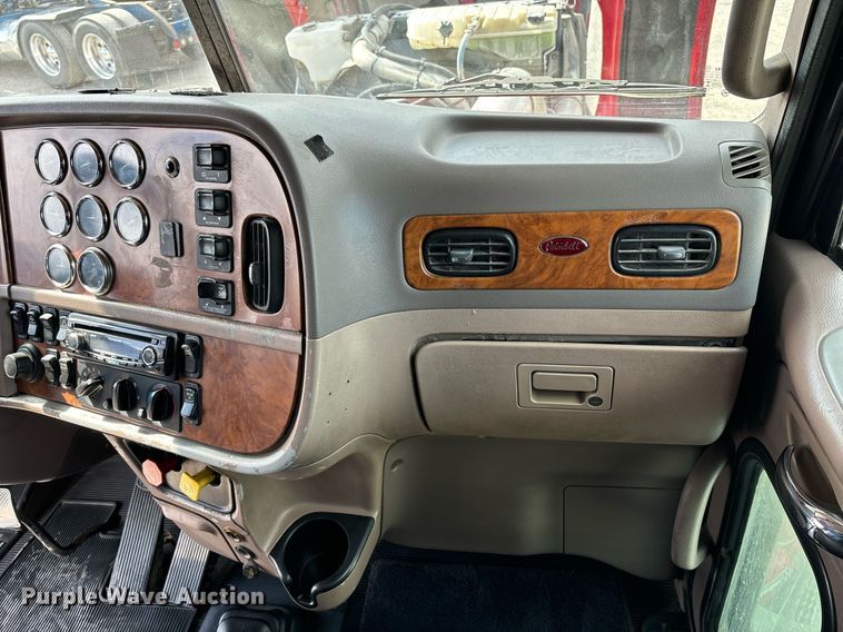 image for item DH8621 2008 Peterbilt 389 semi truck