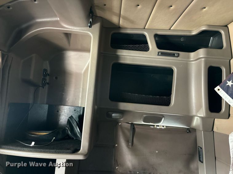 image for item DH8621 2008 Peterbilt 389 semi truck