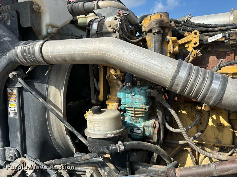 image for item DH8621 2008 Peterbilt 389 semi truck