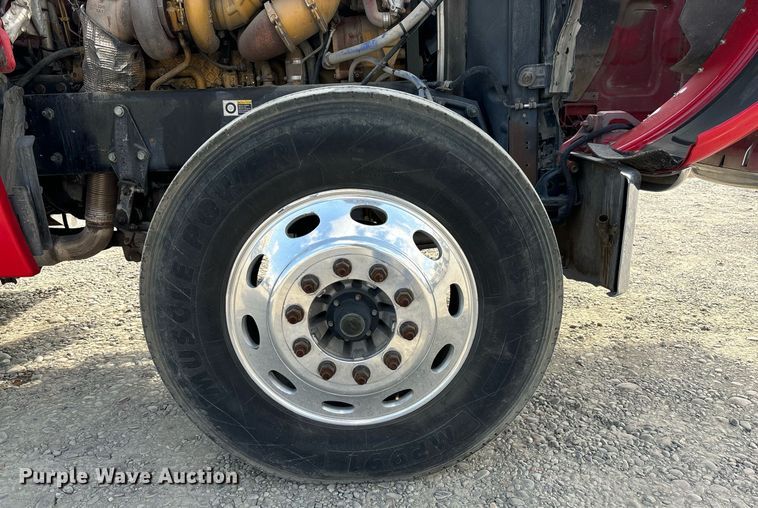 image for item DH8621 2008 Peterbilt 389 semi truck