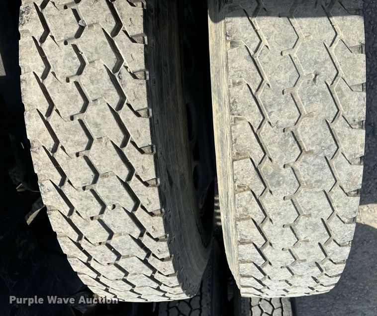 image for item DH8621 2008 Peterbilt 389 semi truck