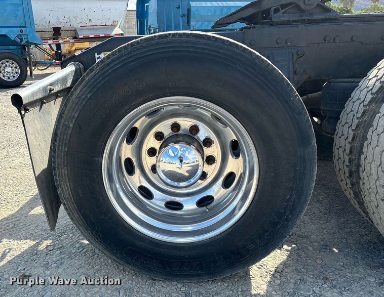 image for item DH8621 2008 Peterbilt 389 semi truck