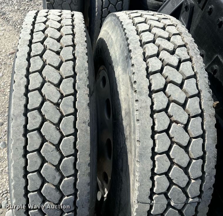 image for item DH8621 2008 Peterbilt 389 semi truck