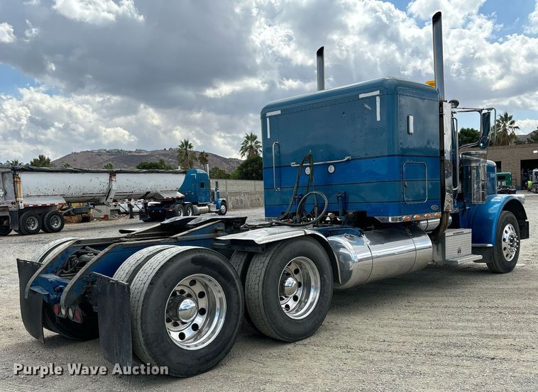 image for item DH8622 2008 Peterbilt 388 semi truck