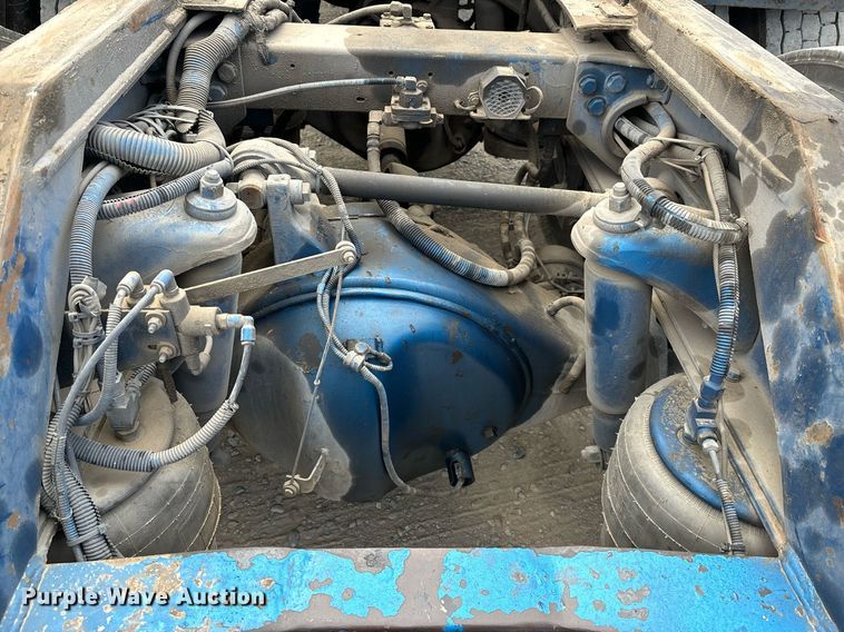 image for item DH8622 2008 Peterbilt 388 semi truck