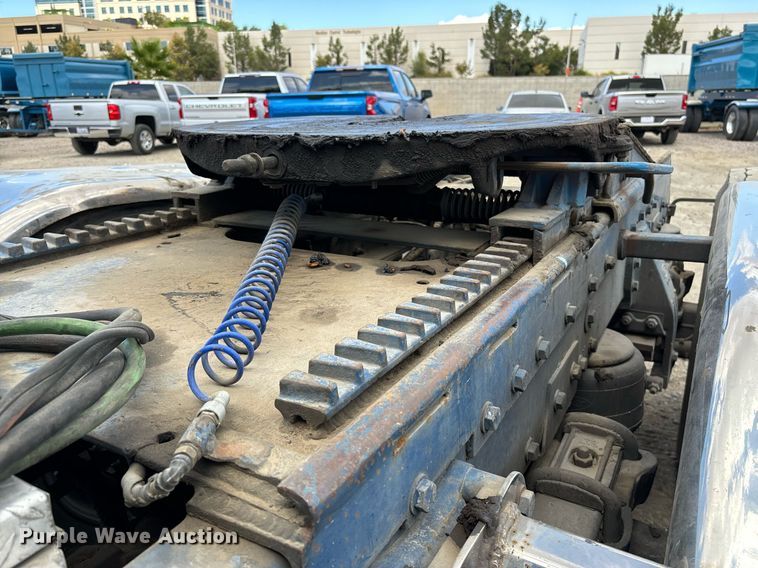 image for item DH8622 2008 Peterbilt 388 semi truck