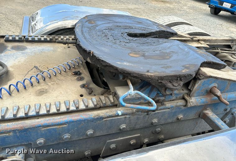 image for item DH8622 2008 Peterbilt 388 semi truck