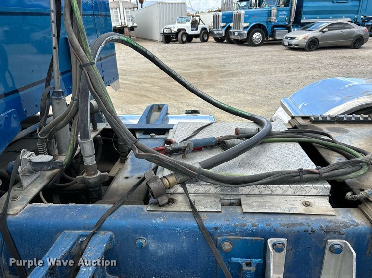 image for item DH8622 2008 Peterbilt 388 semi truck