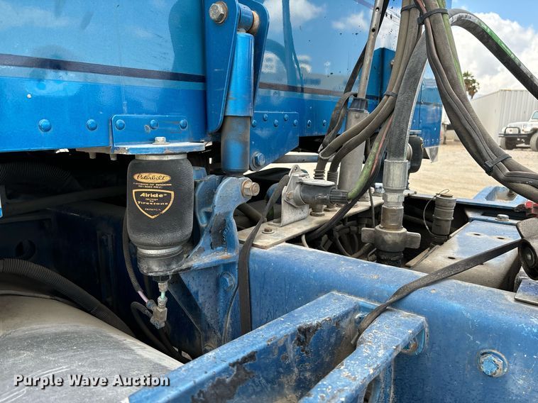 image for item DH8622 2008 Peterbilt 388 semi truck