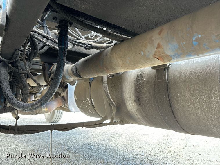 image for item DH8622 2008 Peterbilt 388 semi truck