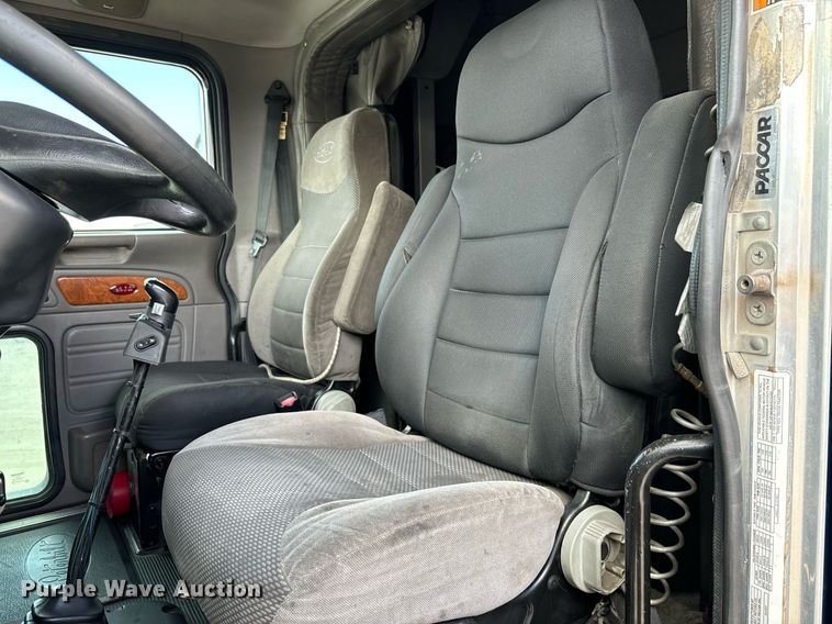 image for item DH8622 2008 Peterbilt 388 semi truck