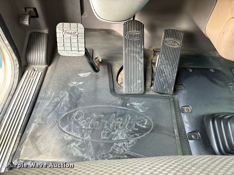 image for item DH8622 2008 Peterbilt 388 semi truck