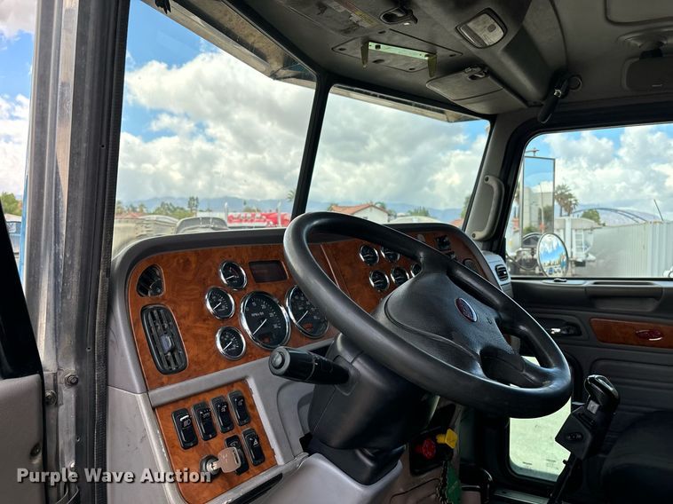 image for item DH8622 2008 Peterbilt 388 semi truck