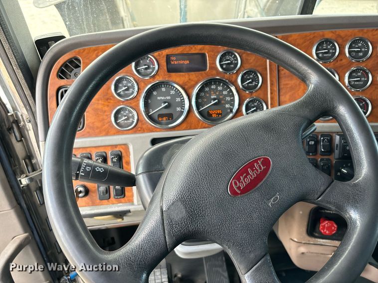 image for item DH8622 2008 Peterbilt 388 semi truck